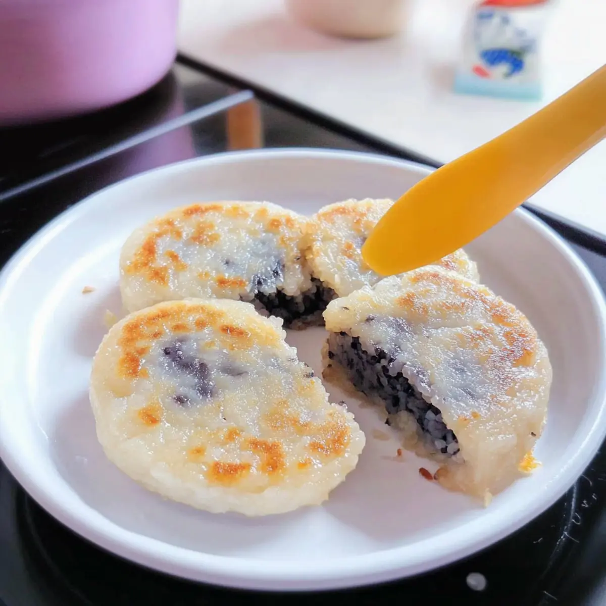 Glutinous Rice Cakes with Sweet Black Sesame Filling
